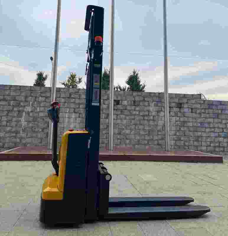 1.5 Ton Electric Pallet Stacker with 1600-3000mm Lifting Height