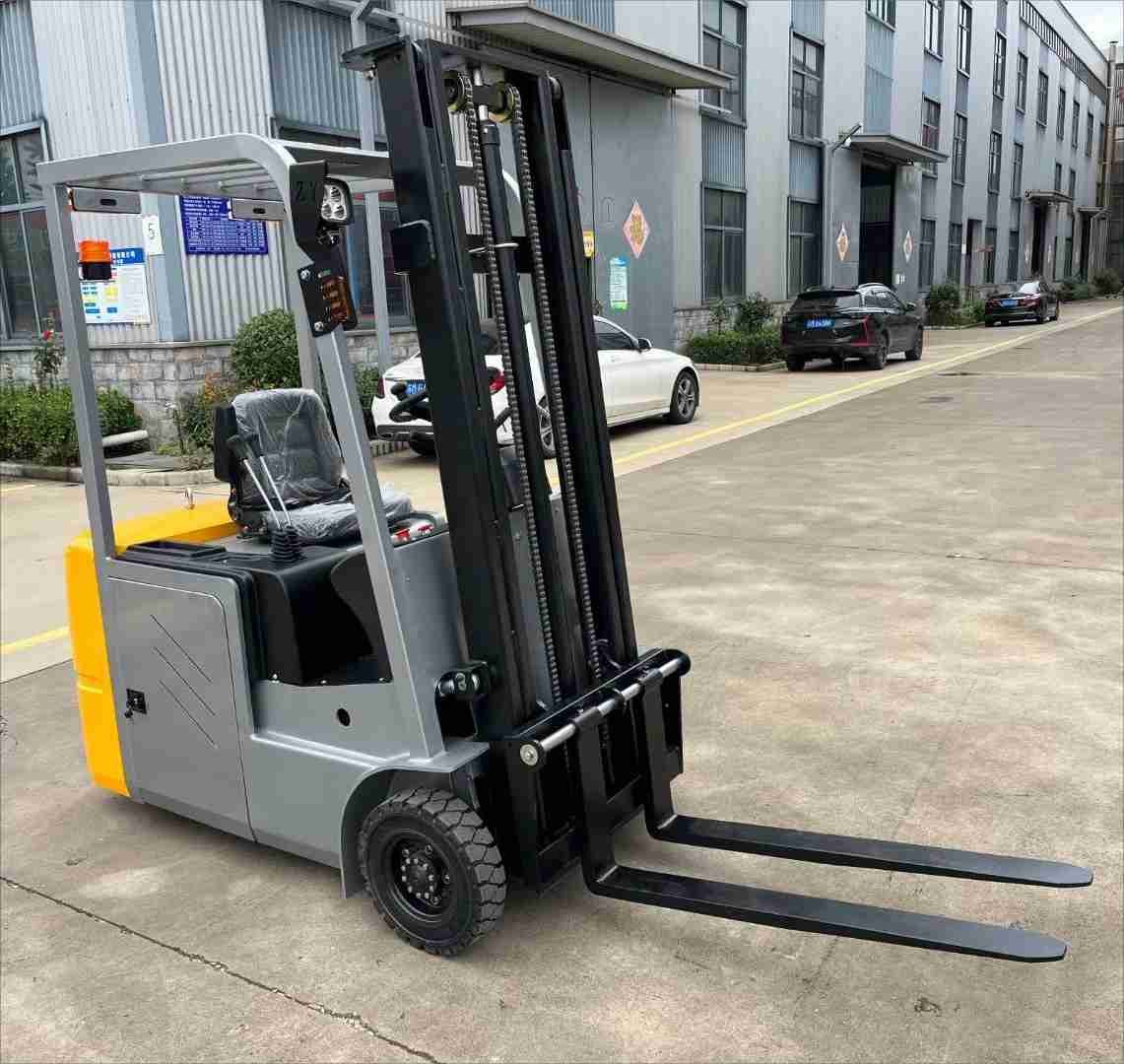 2 Tons 3 Meters 4.5 Meters 3 Wheel Electric Forklift With CE Certificate