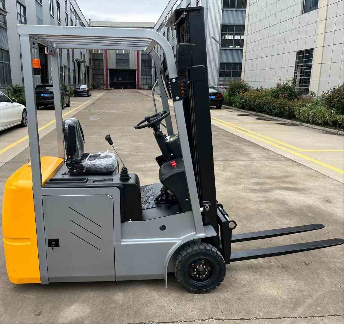 2 Tons 3 Meters 4.5 Meters 3 Wheel Electric Forklift With CE Certificate