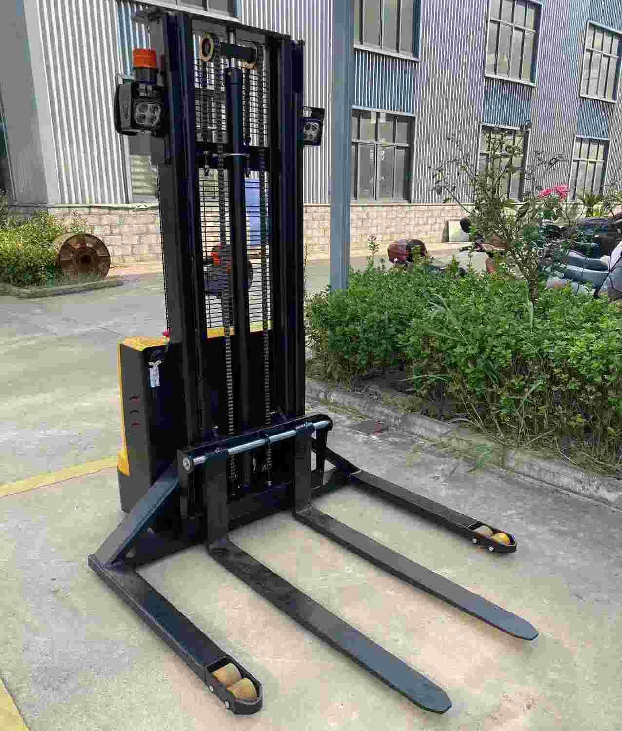 3500mm Full electric walkie stacker with widen fixed leg and forged fork used in narrow spaces