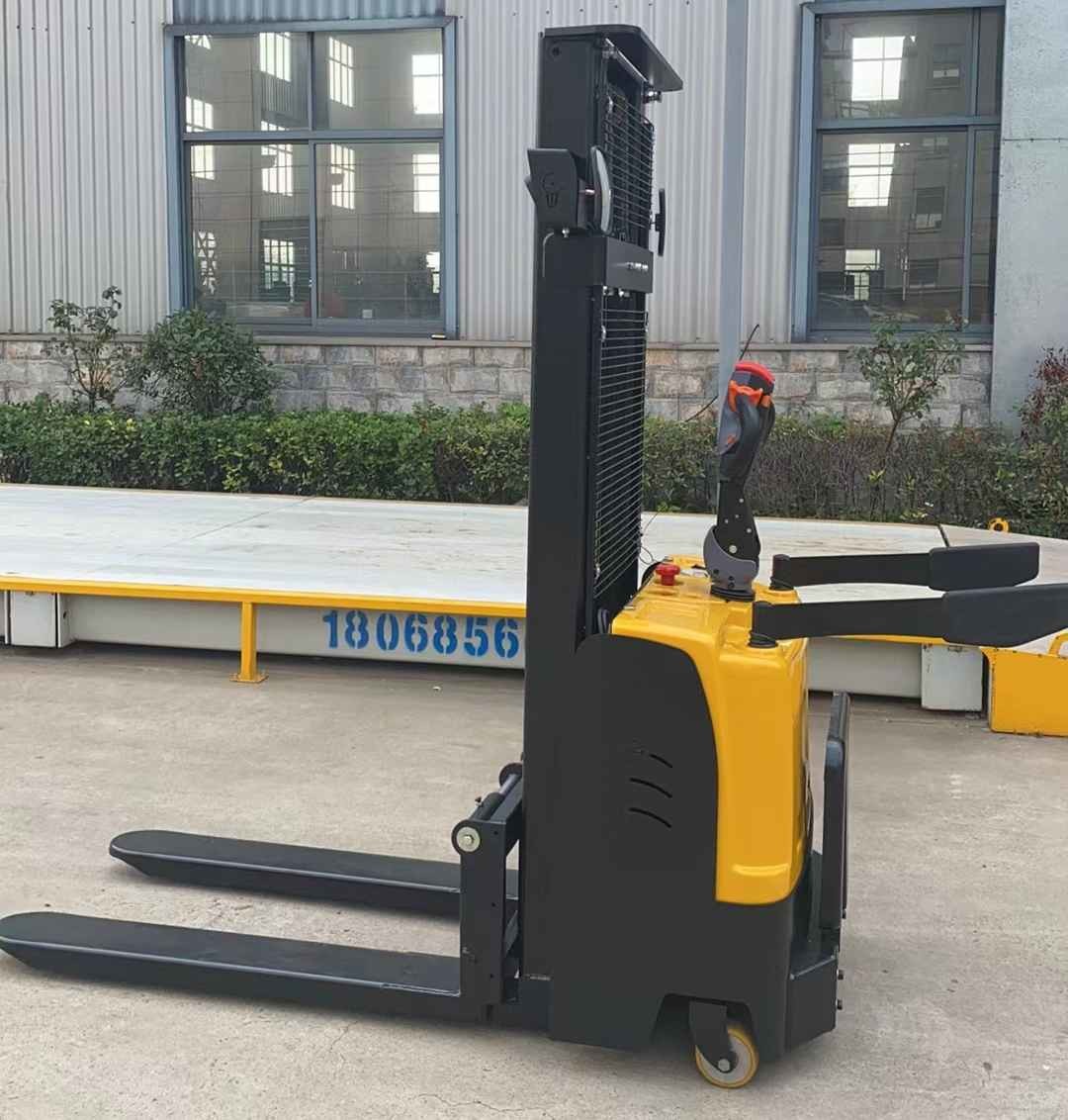 1.5ton 3000mm Light weight Full electric platform stacker with side wheels for tight spaces use