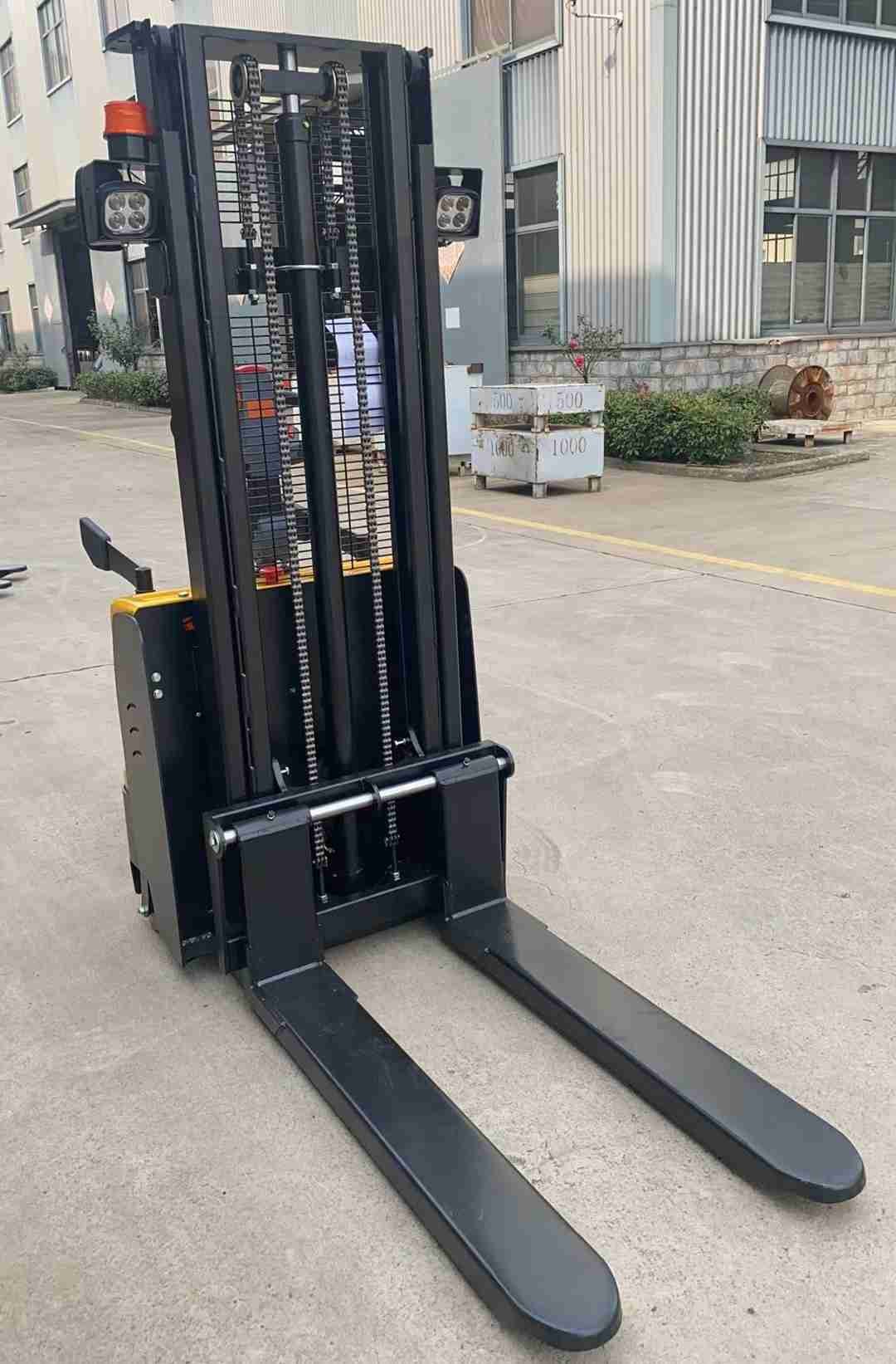 1.5ton 3000mm Light weight Full electric platform stacker with side wheels for tight spaces use