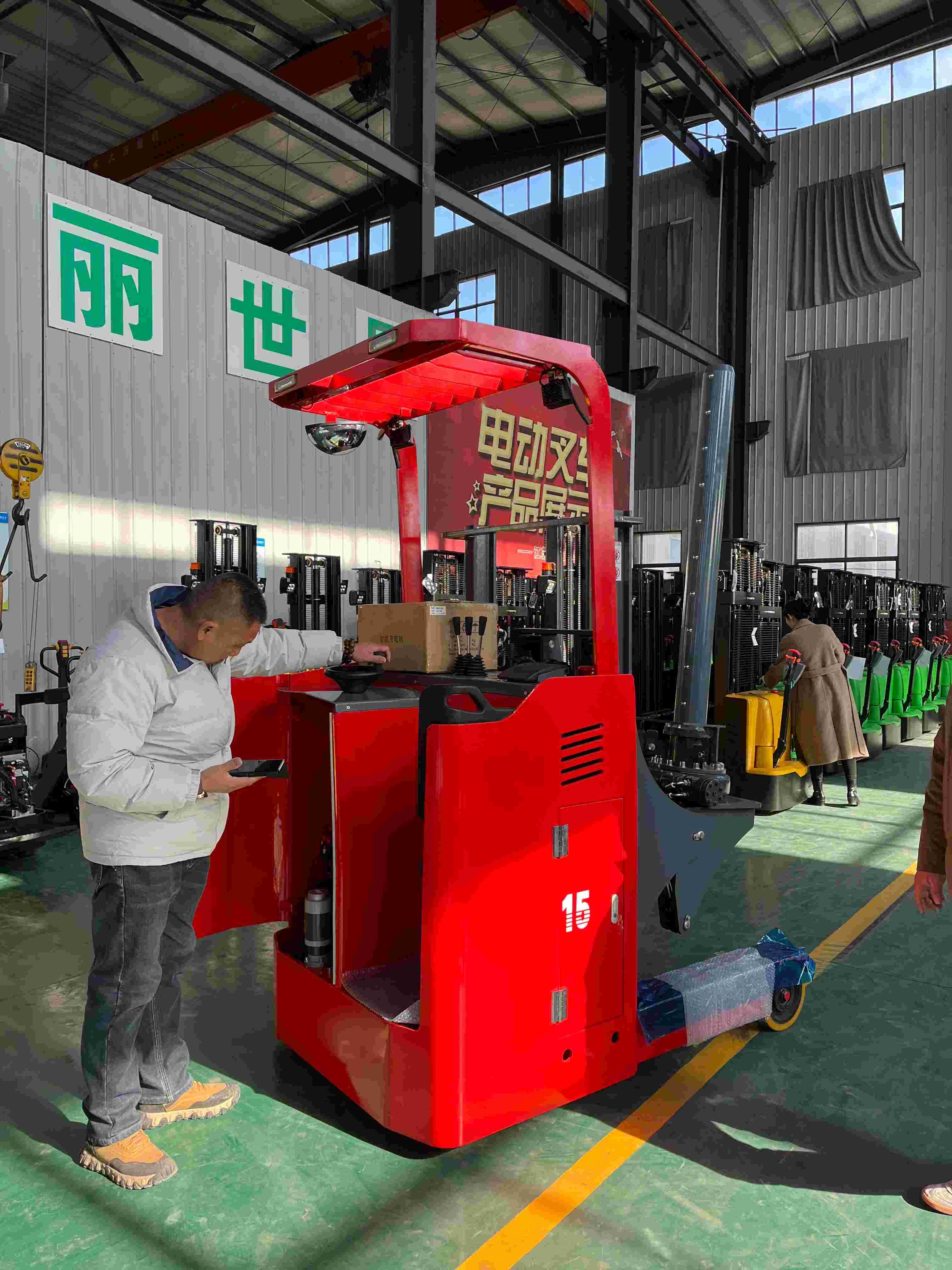 Prevent Damage To Paper Rolls Paper Roll Stacker 1 Ton / 2 Ton Electric Forklift Stacker With Mandrel
