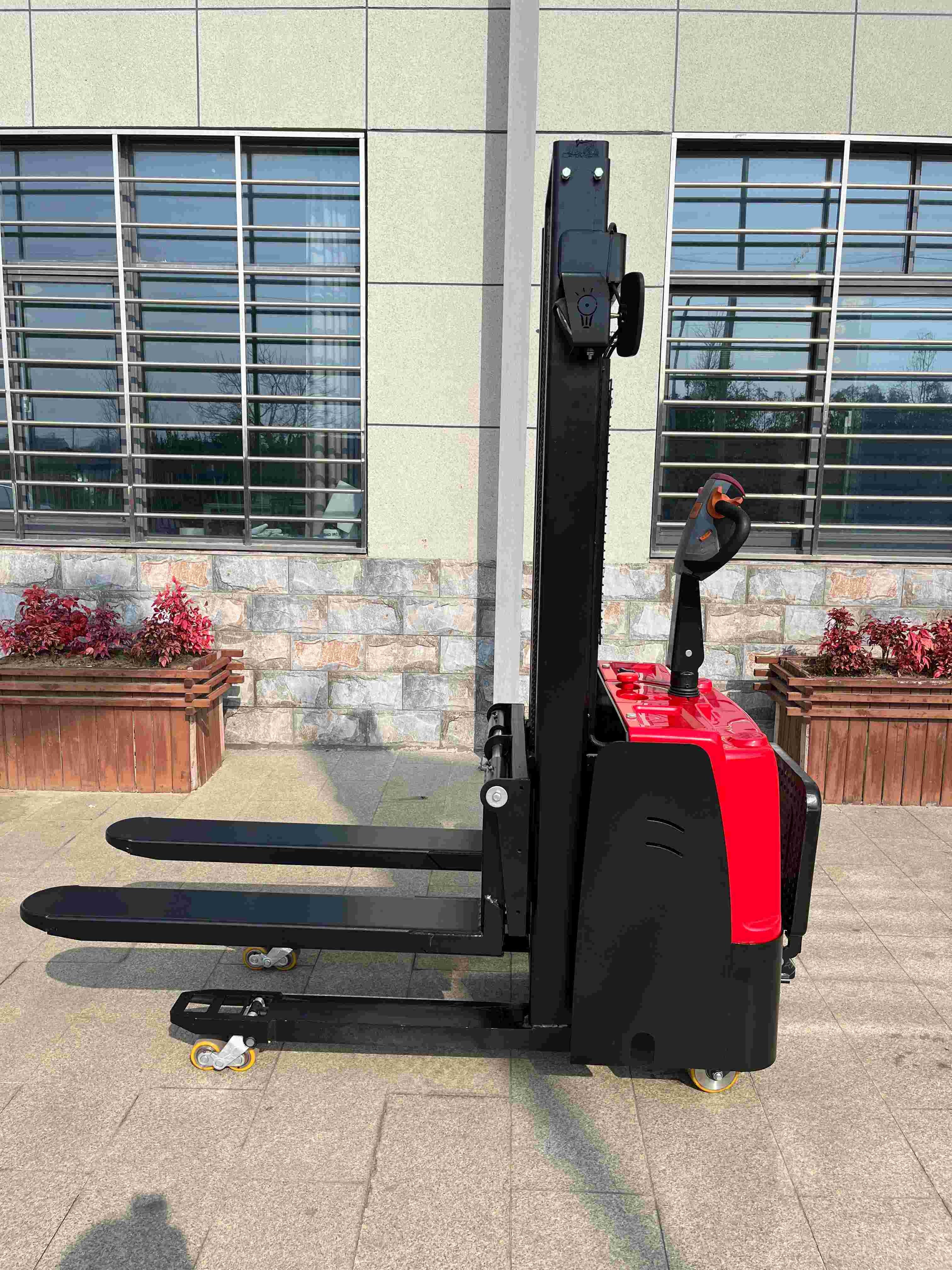 Double Lift Electric Pallet Stacker 1 Ton 1000kg 1.5 Tons 1500kg Ride On
