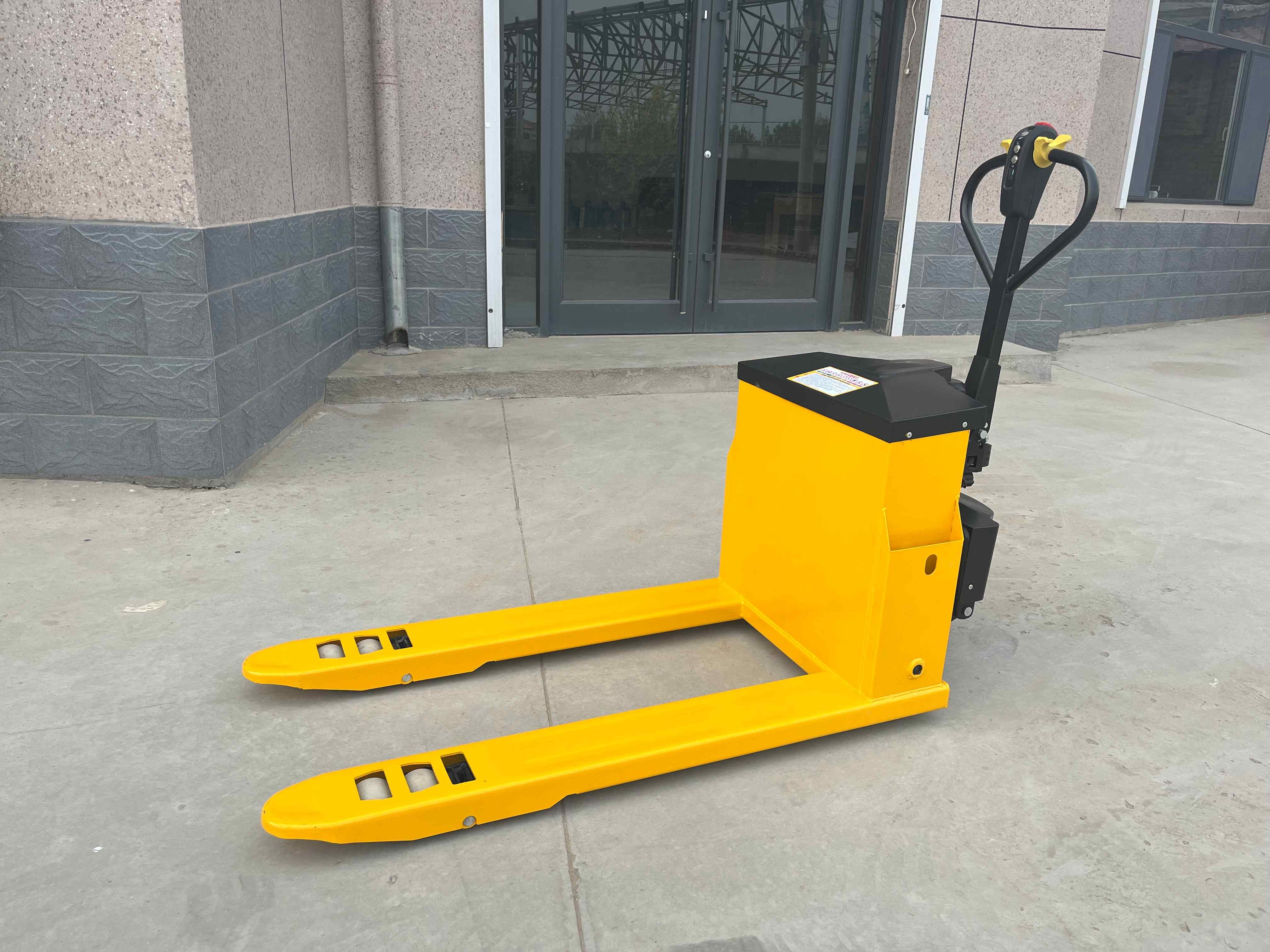 2.2kw Electric Powered Pallet Truck Take Warehouse Efficiency To Next Level