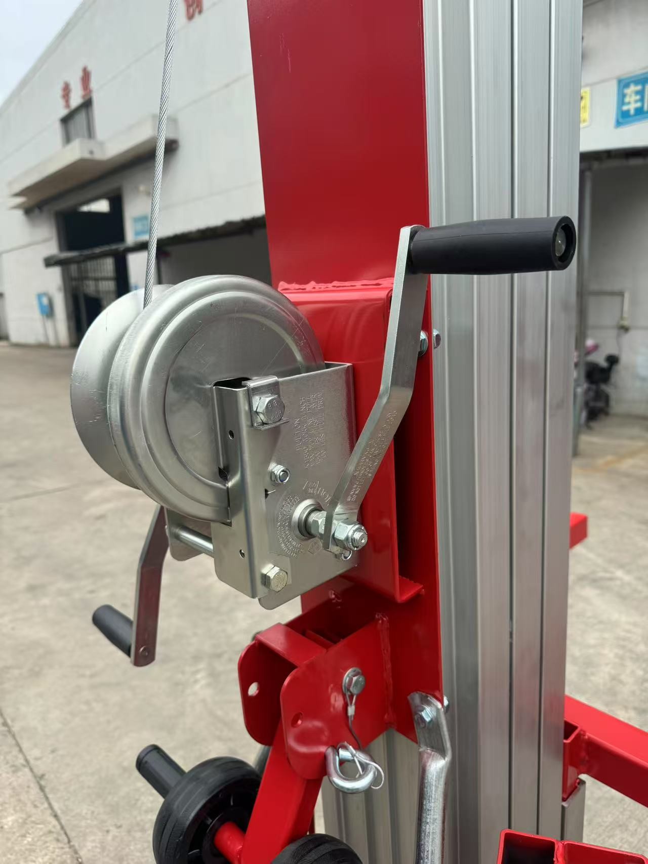 4-10m Corrosion Resistant Manual Telescopic Lift Aerospace Grade Aluminum Alloy Construction
